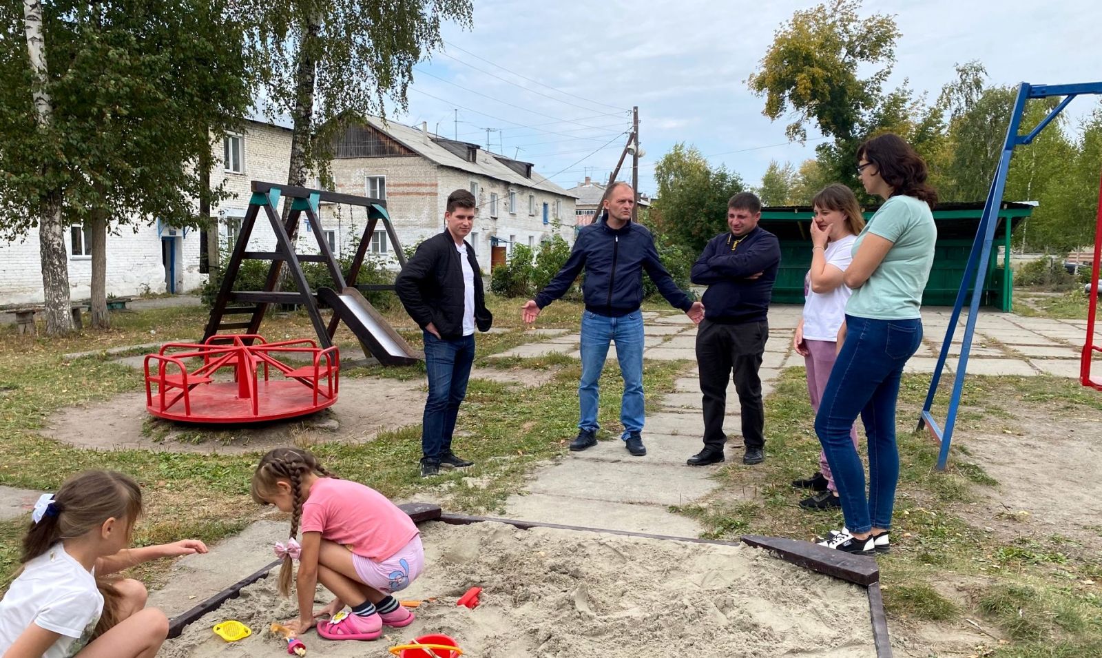 Рп5 коченево. Парк Коченево. Закладчик на детской площадке. Коченево стадион.