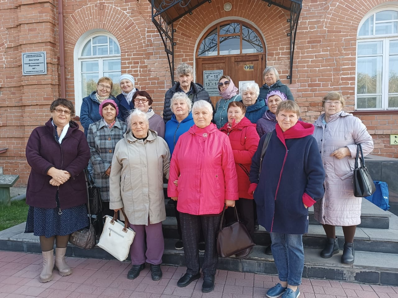 Социалисты помогли пенсионерам ОбьГЭСа посетить музеи Колыванского района |  СПРАВЕДЛИВАЯ РОССИЯ – ЗА ПРАВДУ – Новосибирская область